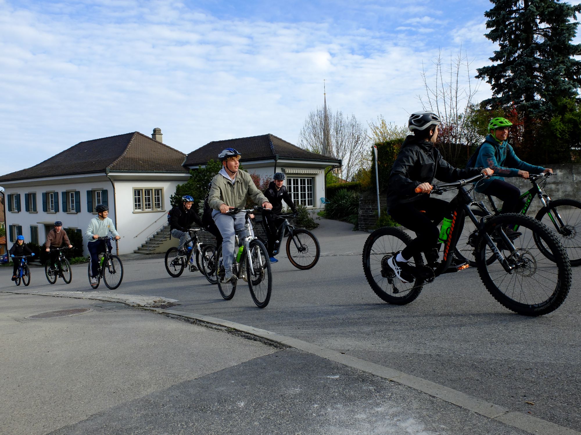 Escursioni in bicicletta per scuole - Friburgo mostra la strada da seguire